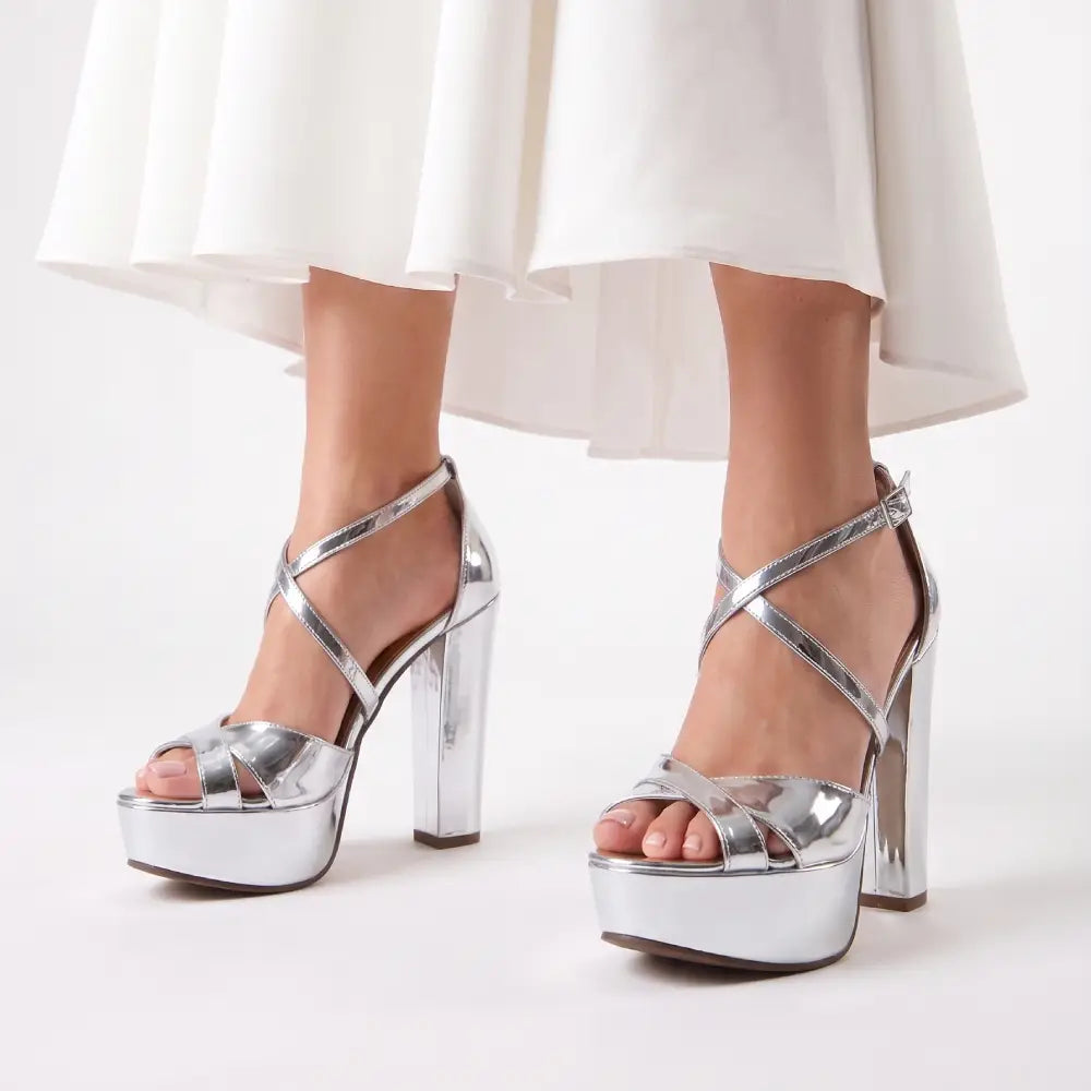 Hochhackige Sandalette mit Silberband MA-027